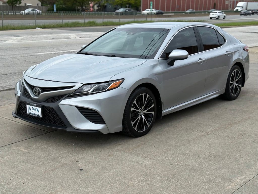 2018 Toyota Camry 2.5 Auto SE's photo