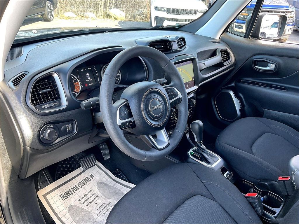 2023 Jeep Renegade — photo 8