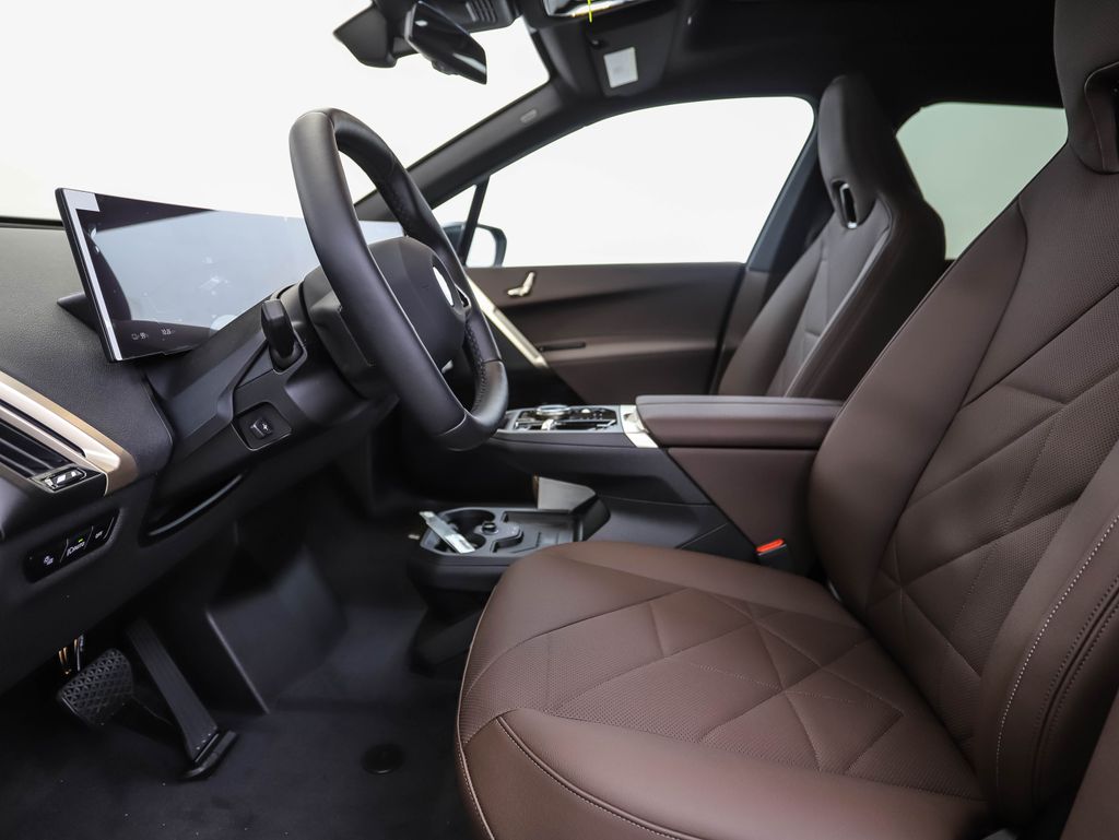 Thumbnail: 2026 BMW iX - 11