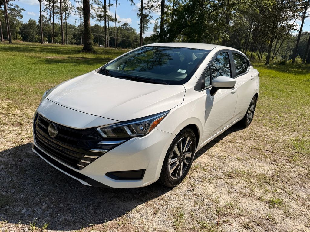 Aspen White Tricoat 2024 Nissan Versa Sedan Front-Wheel Drive Continuously Variable Transmission