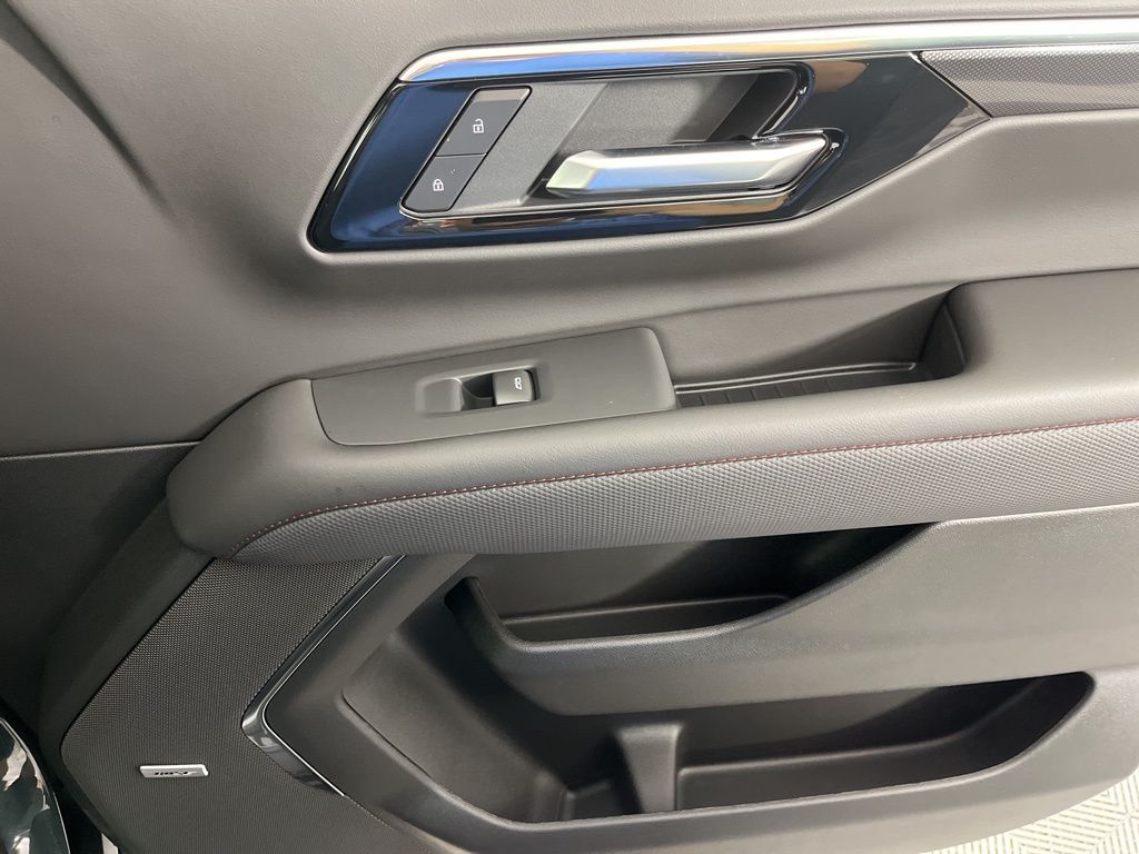 2025 Chevrolet Suburban RST 11