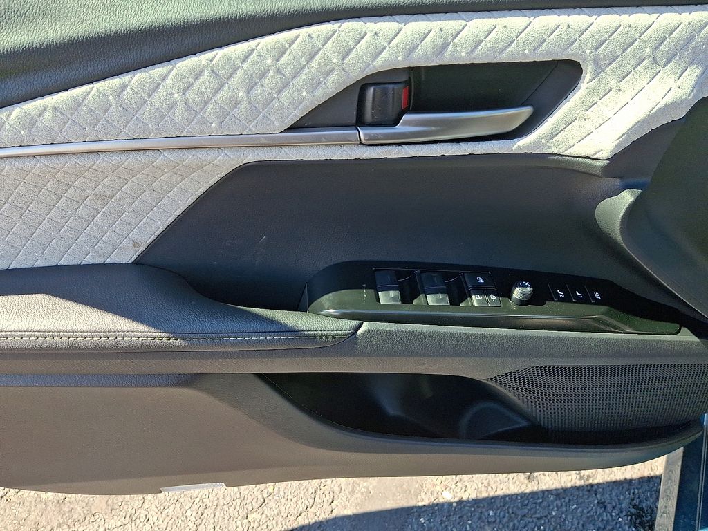 Thumbnail: 2025 Toyota Camry - 13