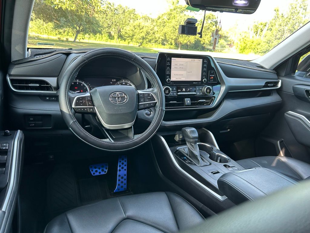 Thumbnail: 2022 Toyota Highlander - 12