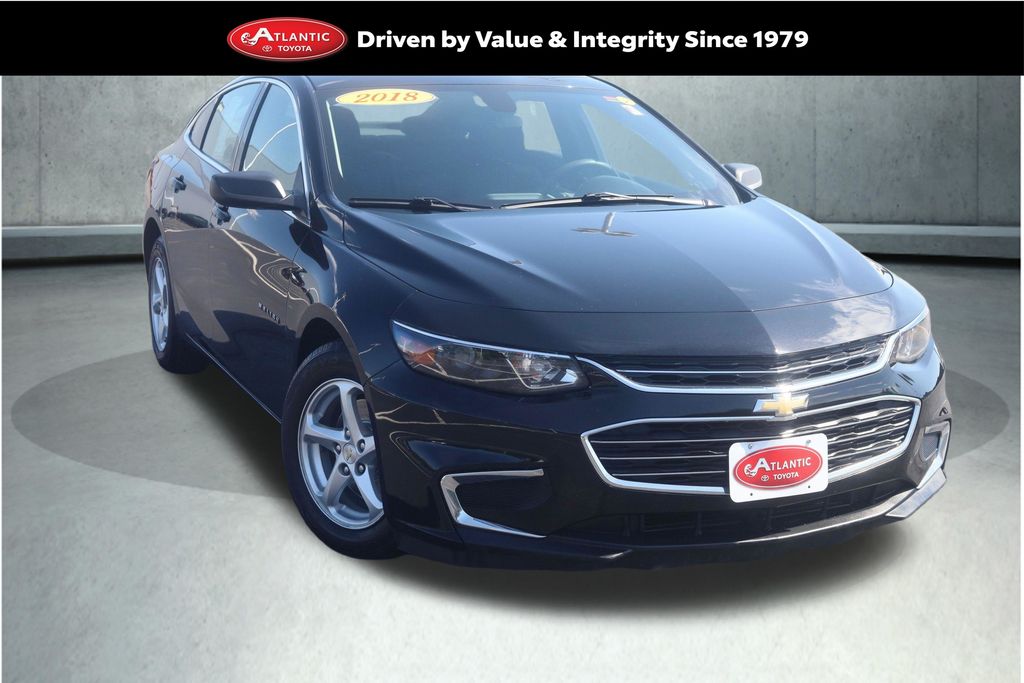 Mosaic Black Metallic 2018 Chevrolet Malibu Sedan Front-Wheel Drive 6-Speed Automatic