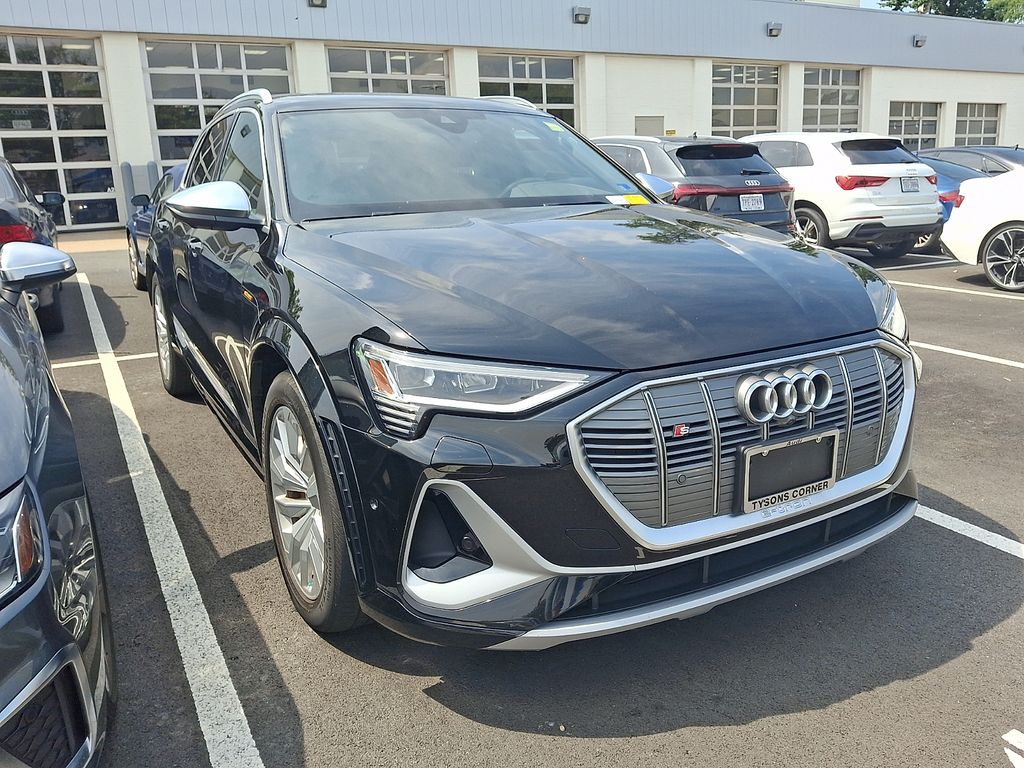 Thumbnail: 2022 Audi e-tron S - 3