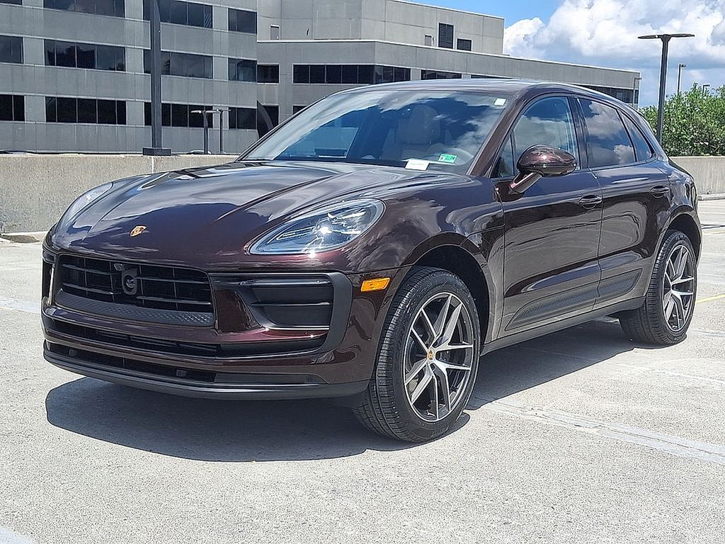 Thumbnail: 2025 Porsche Macan - 1