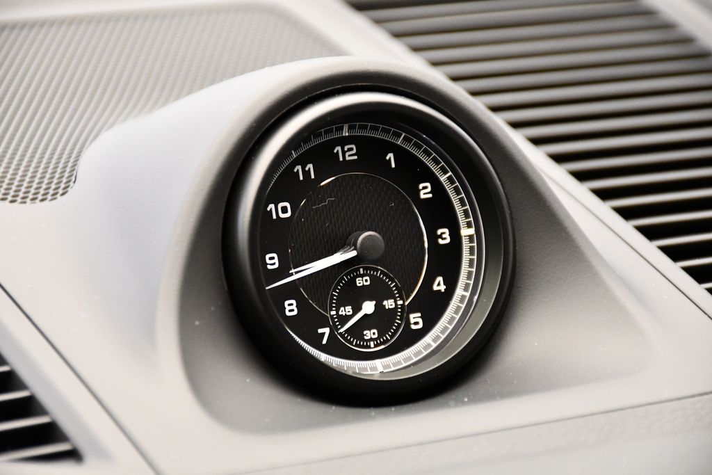 Thumbnail: 2025 Porsche Macan - 20