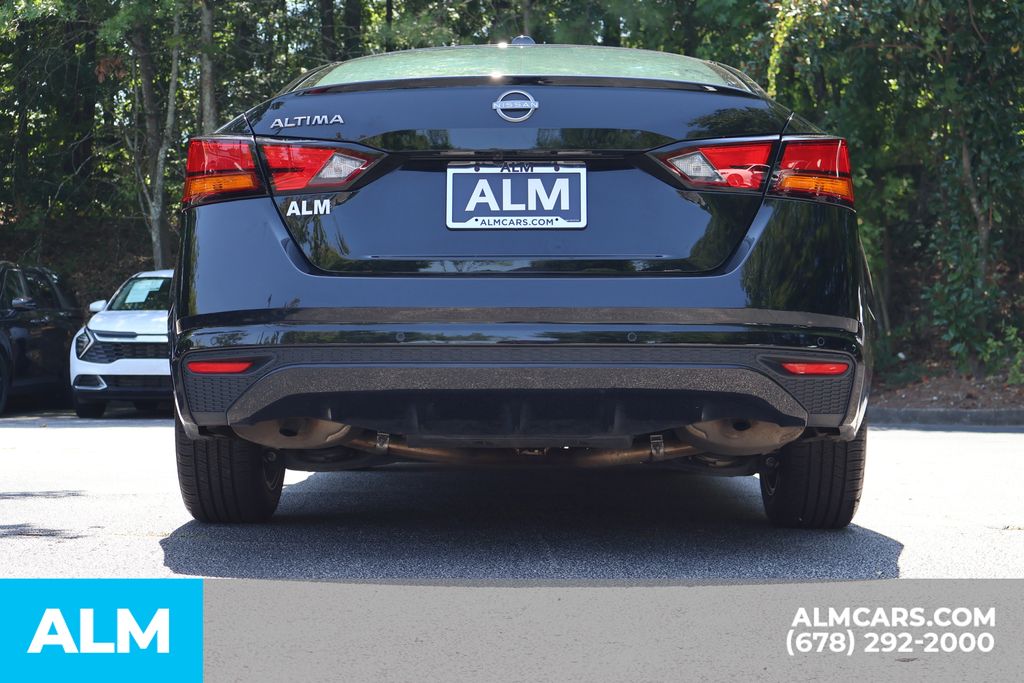 Used 2025 Black Nissan 2.5 SV image 6
