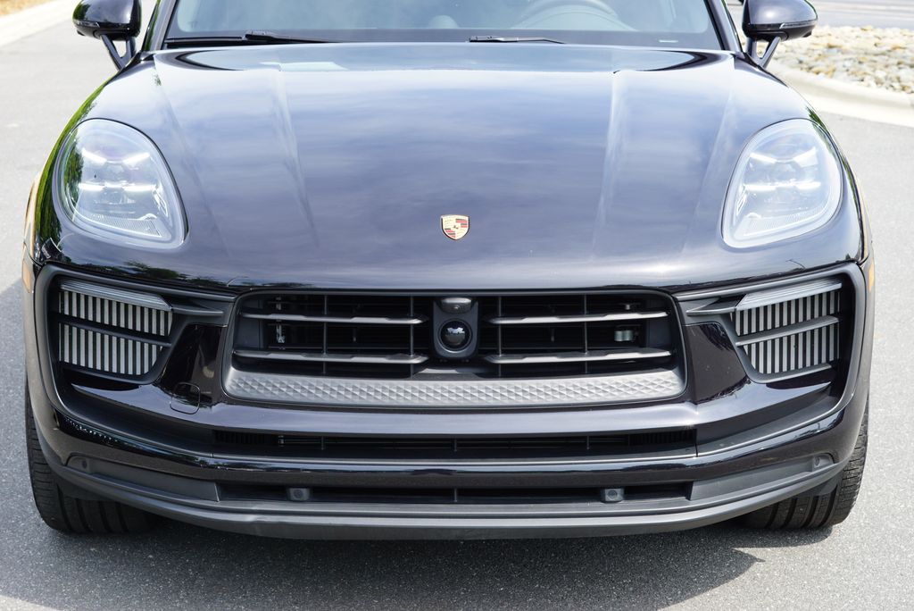 Thumbnail: 2023 Porsche Macan - 9