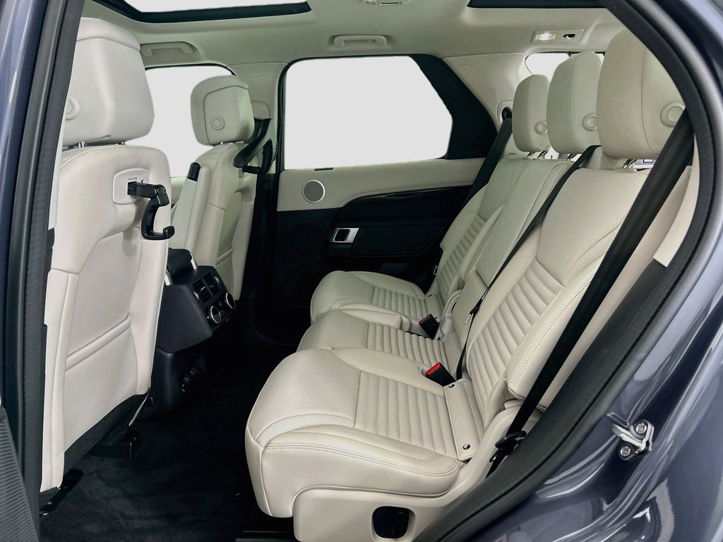 Thumbnail: 2026 Land Rover Discovery - 19