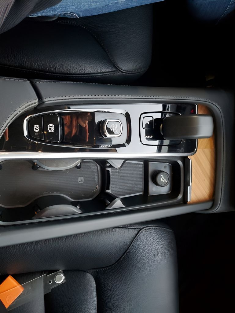 Used Car 2023 Volvo Xc90  B6 Plus 7-seater For Sale Under $40,000 In Austin, Texas