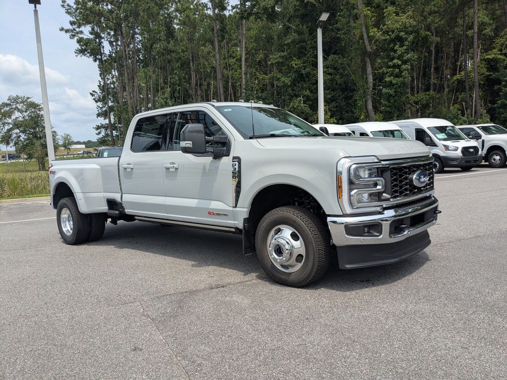 2026 Ford F-350 Super Duty LARIAT
