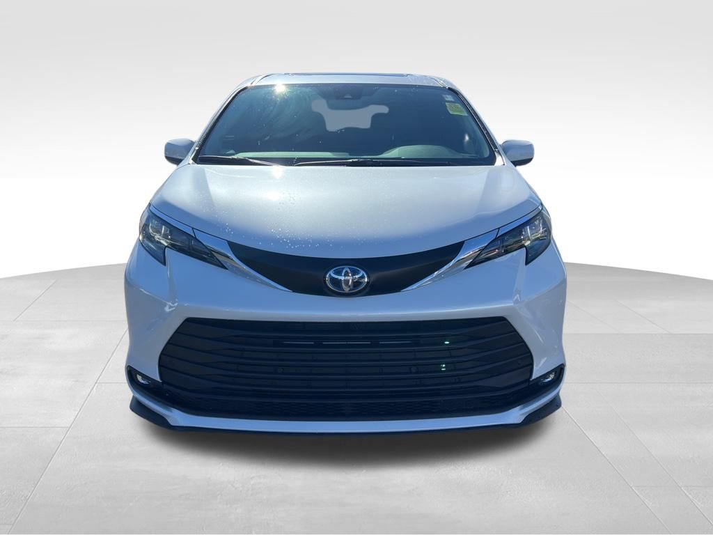 Thumbnail: 2025 Toyota Sienna - 8