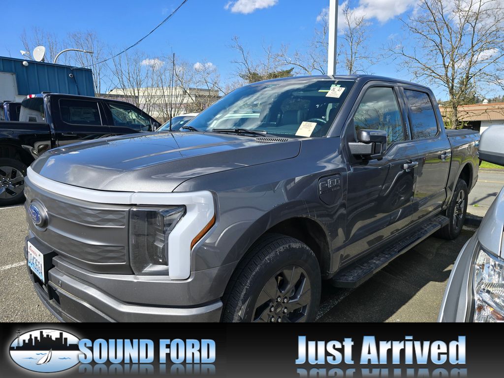 2022 Ford F-150 Lightning Lariat SuperCrew AWD