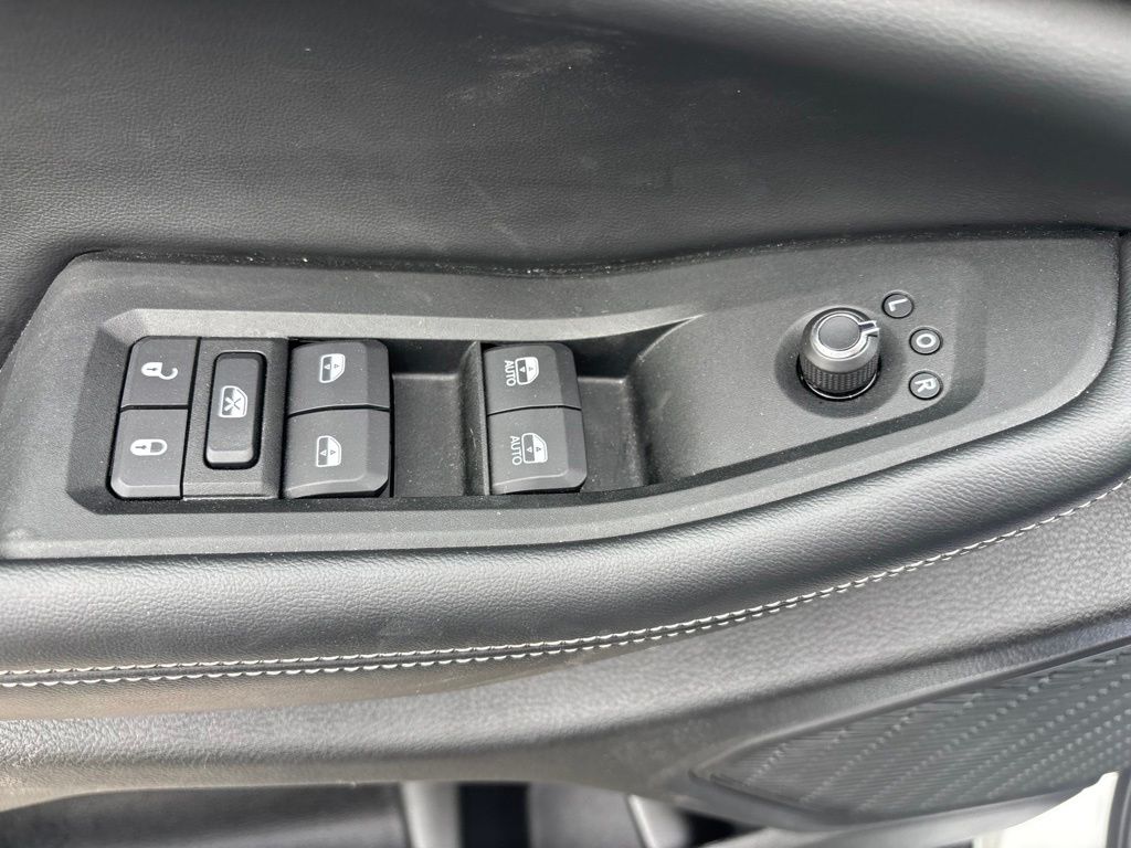 Used 2025 Jeep Grand Cherokee SUV