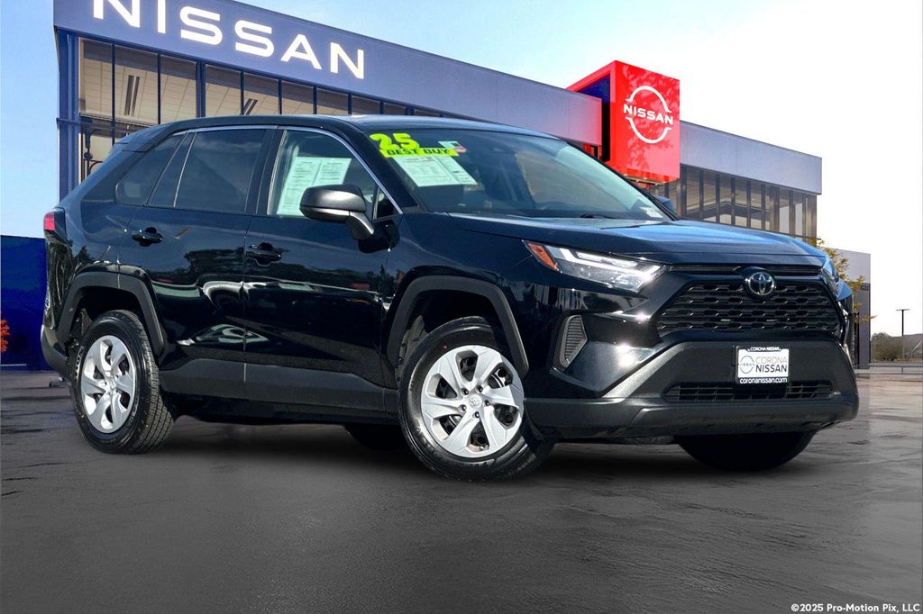 2025 Toyota RAV4 LE