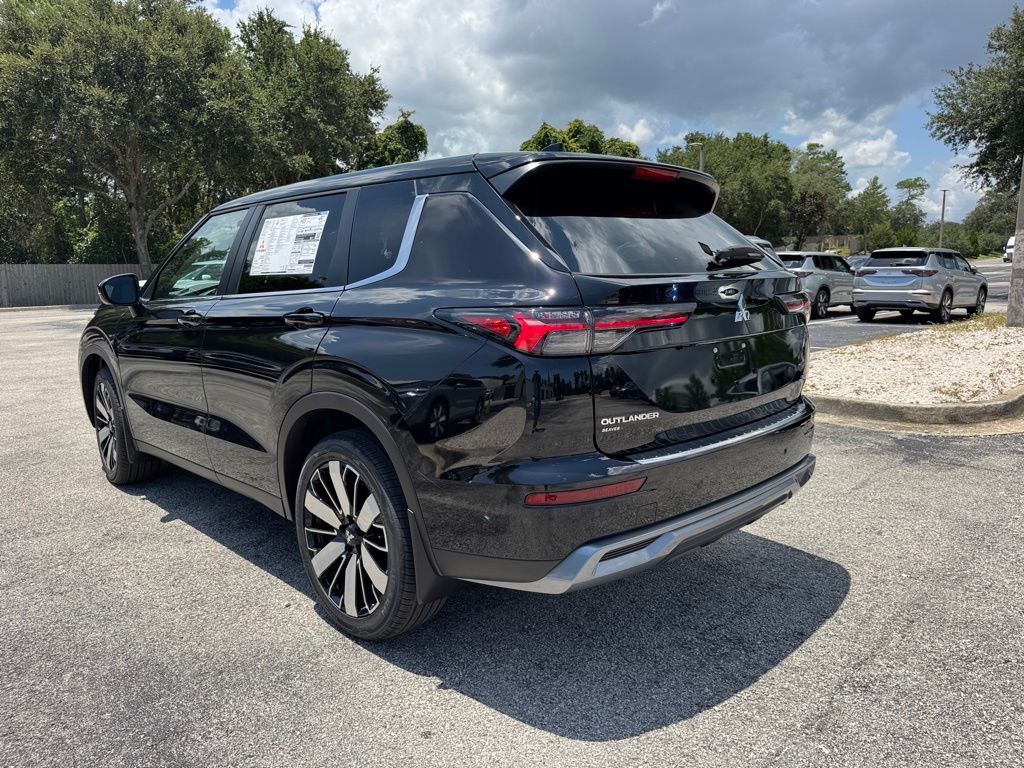 2025 Mitsubishi Outlander SE photo 3