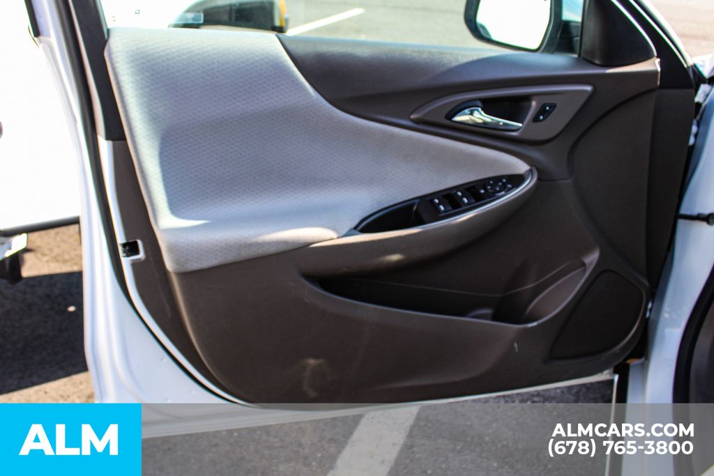 Used 2024 White Chevrolet LT image 34