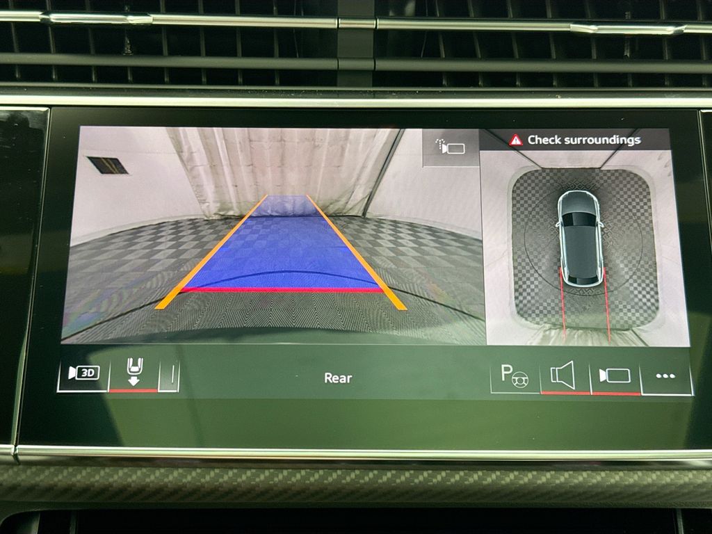 Thumbnail: 2026 Audi RS Q8 - 16