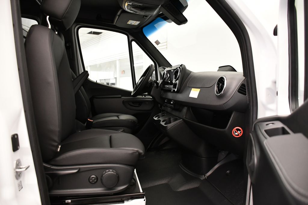 Thumbnail: 2026 Mercedes-Benz Sprinter - 31