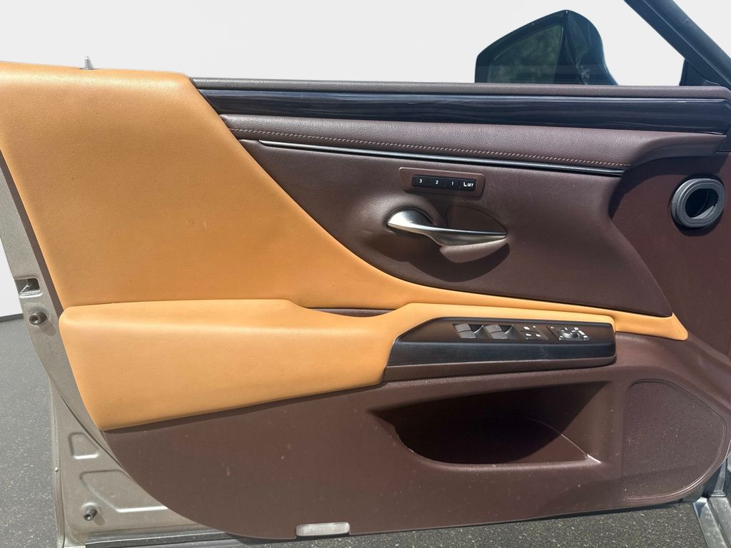 Used 2020 Lexus ES Sedan