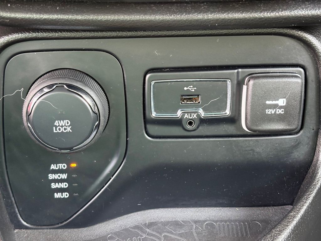 2015 Jeep Renegade Latitude Red at DeMontrond Auto Country