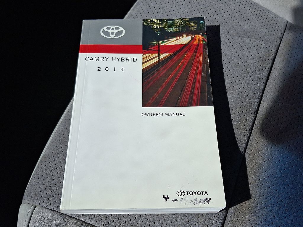 2014 Toyota Camry XLE 26
