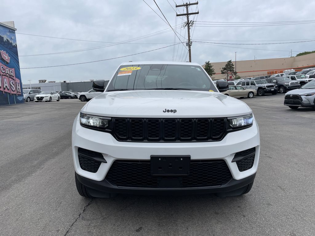 Used 2025 Jeep Grand Cherokee SUV