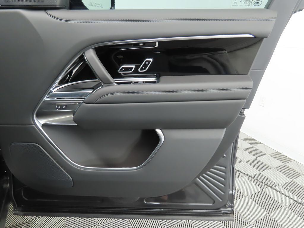 Thumbnail: 2025 Land Rover Range Rover - 25