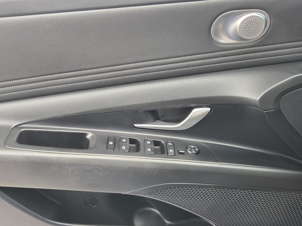 2023 Hyundai Elantra - $18,499