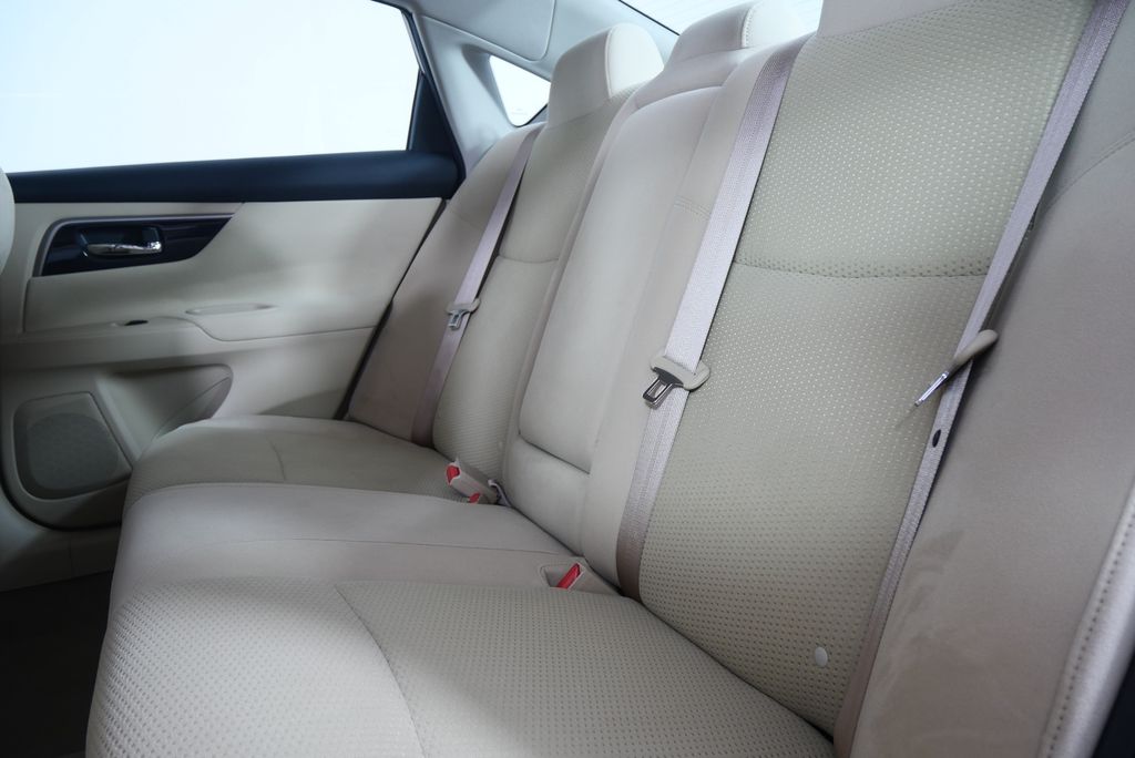Thumbnail: 2014 Nissan Altima - 16
