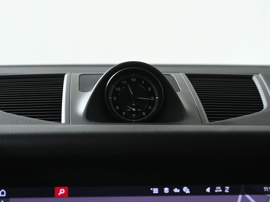 Thumbnail: 2026 Porsche Macan - 22