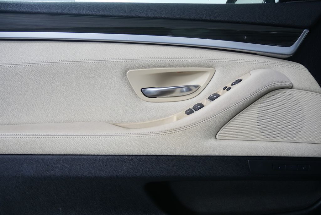 Thumbnail: 2013 BMW 5 Series - 9