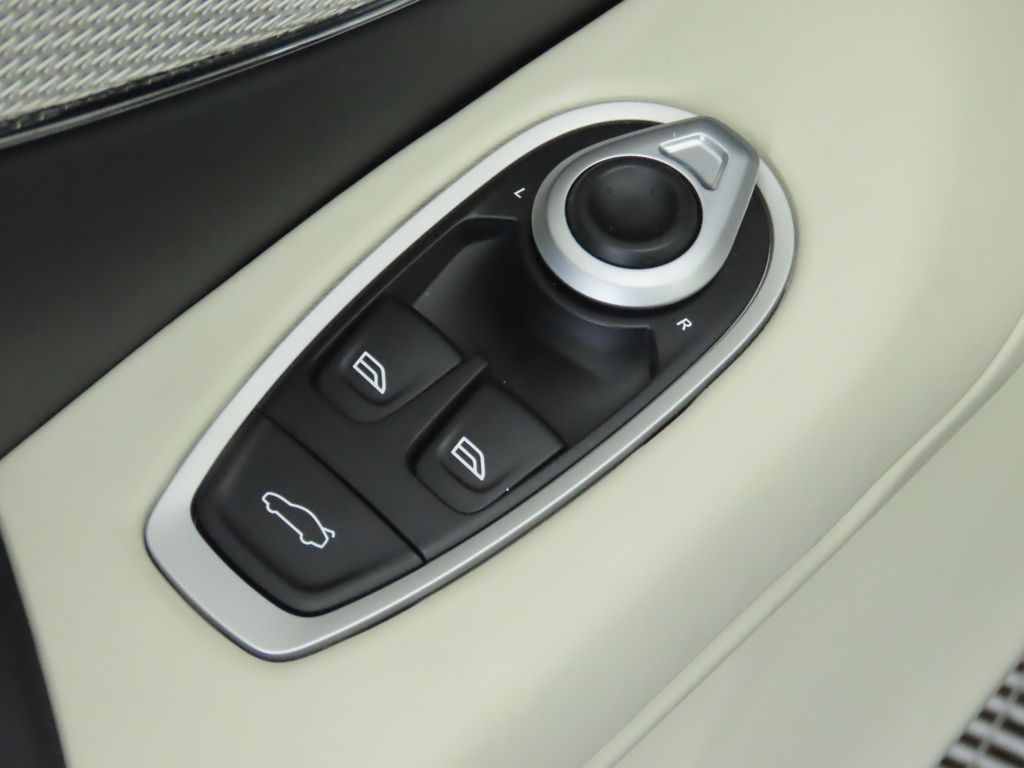 Thumbnail: 2026 Aston Martin Vantage - 29