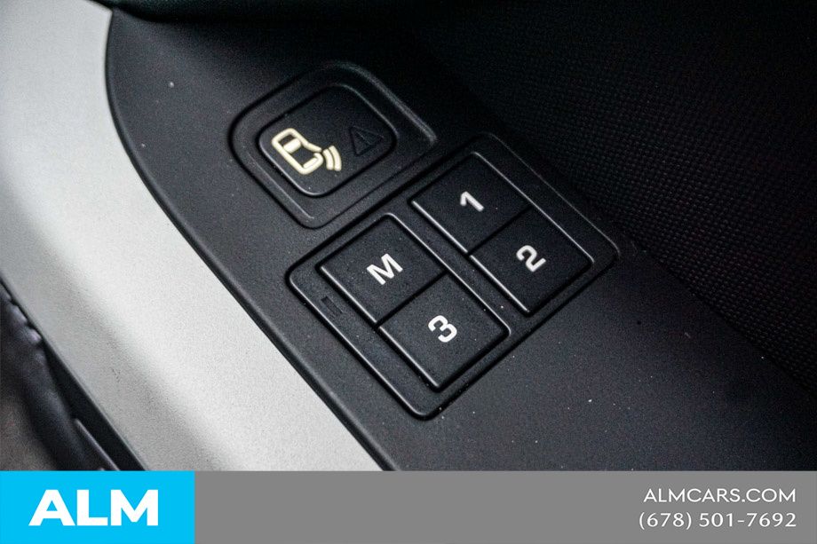 Used 2023 Gray Land Rover X-Dynamic SE image 60