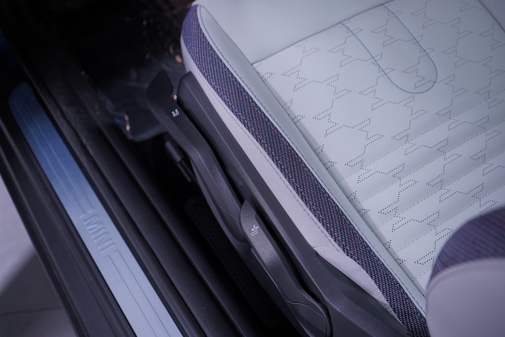 Thumbnail: 2026 MINI Cooper - 14