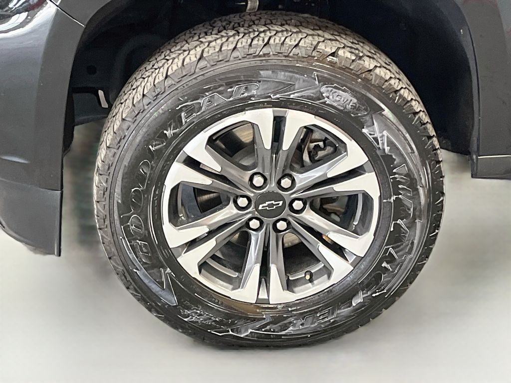 Used 2022 Black Chevrolet Z71 image 30