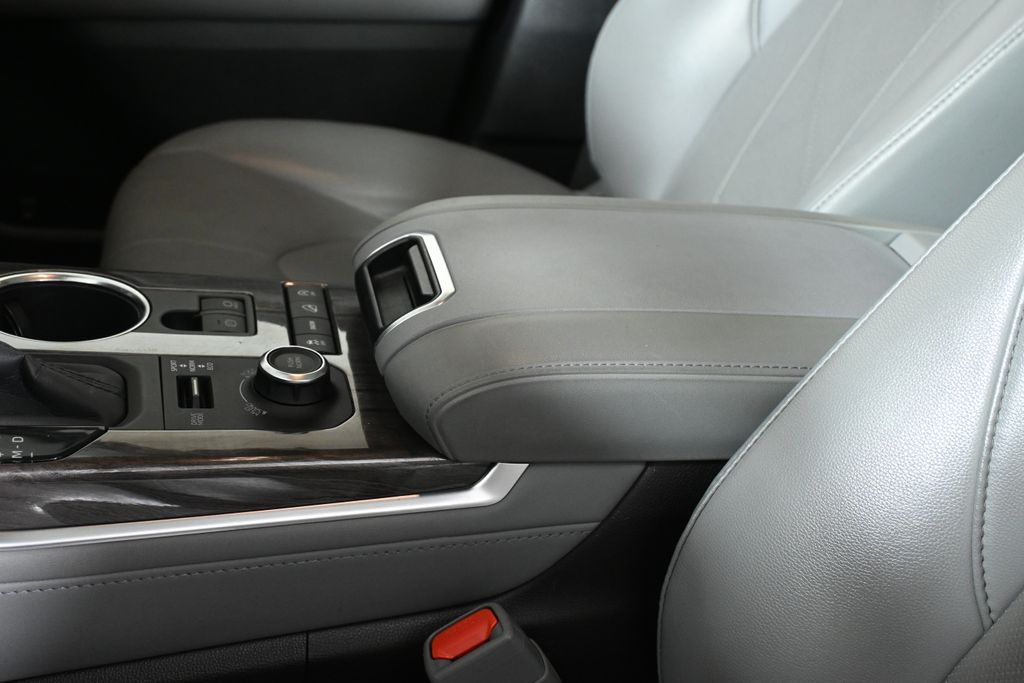 Thumbnail: 2020 Toyota Highlander - 28