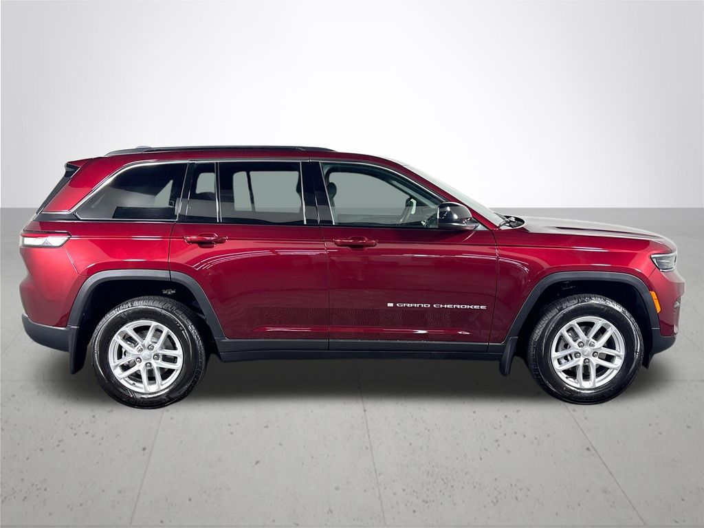 2025 Jeep Grand Cherokee Laredo X photo 4