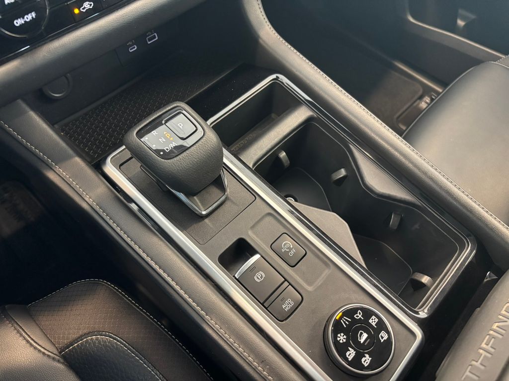2022 Nissan Pathfinder SL