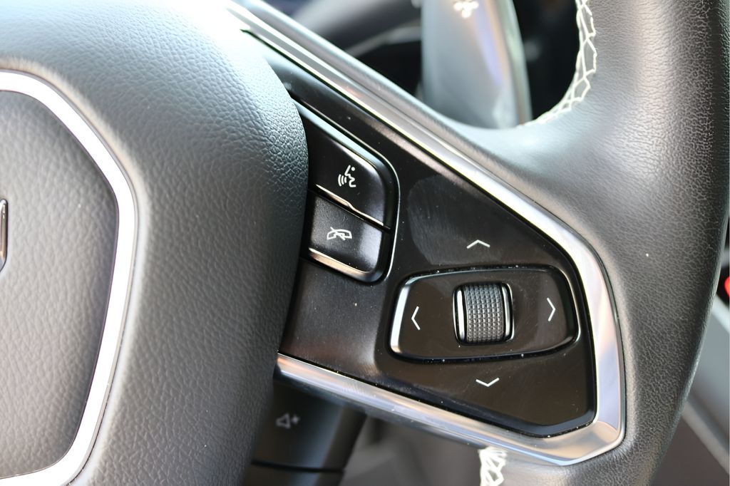 Used 2022 Red Chevrolet Stingray image 22