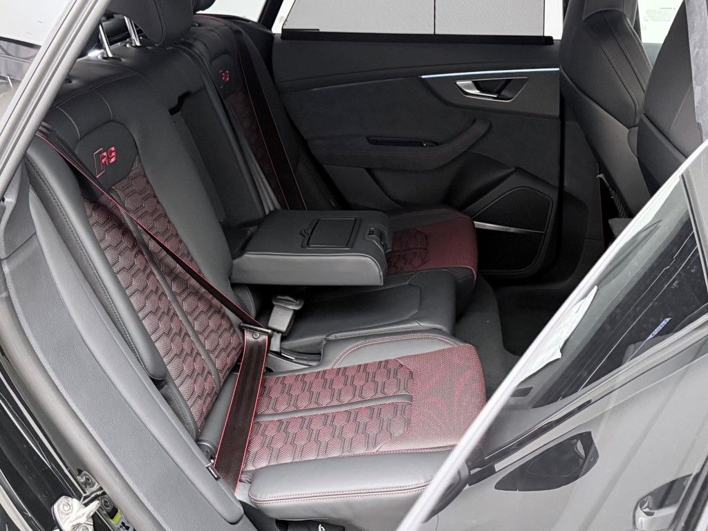 Thumbnail: 2026 Audi RS Q8 - 31