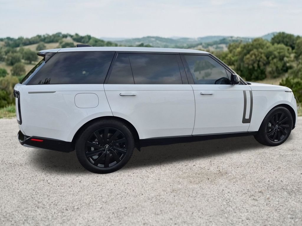 Used 2024 White Land Rover SE image 10