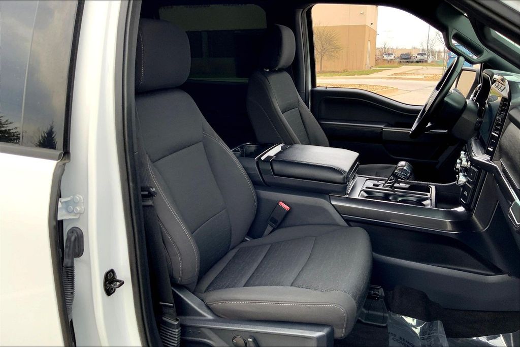 View vehicle photo 7