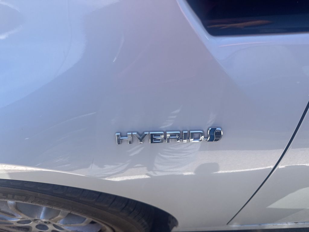 2020 Toyota Prius LE AWD-e photo 11