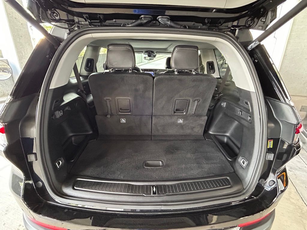 Used 2023 Diamond Black Crystal Pearlcoat Jeep Limited image 34