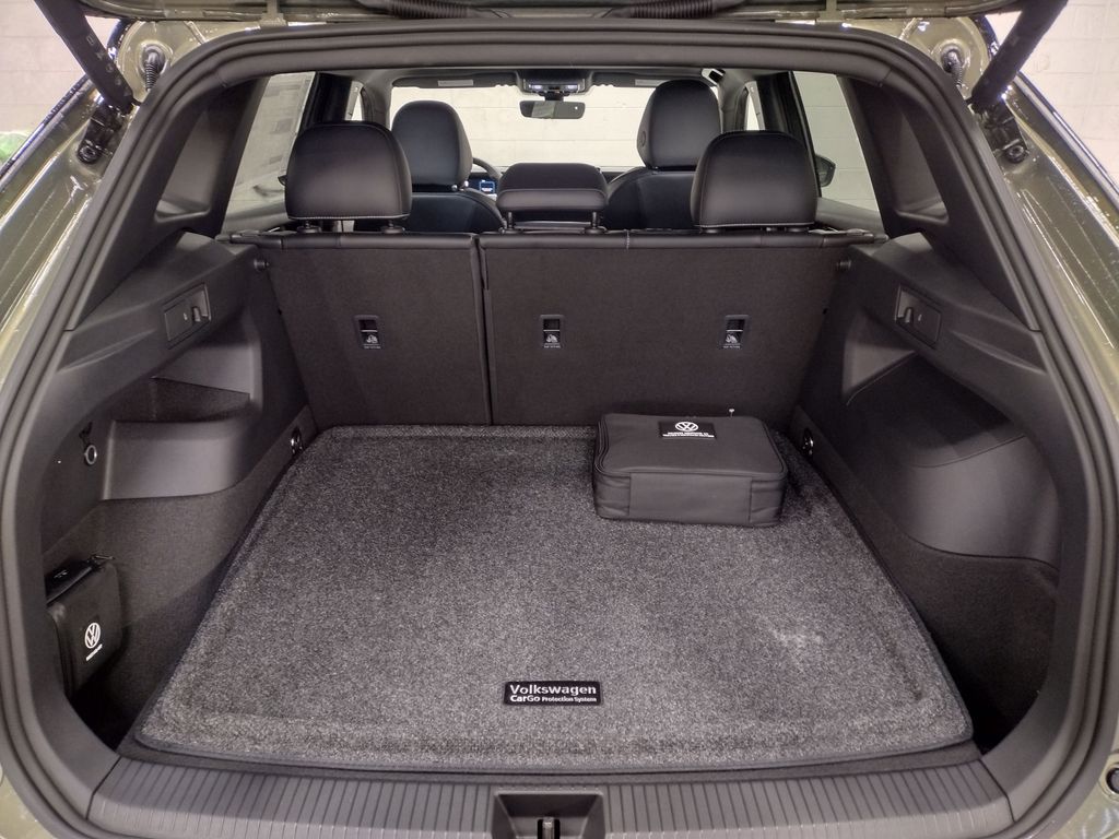 2025 Volkswagen Tiguan 2.0T SE R-Line Black