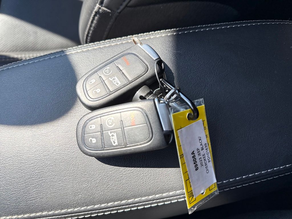 used 2023 Jeep Cherokee car, priced at $23,589