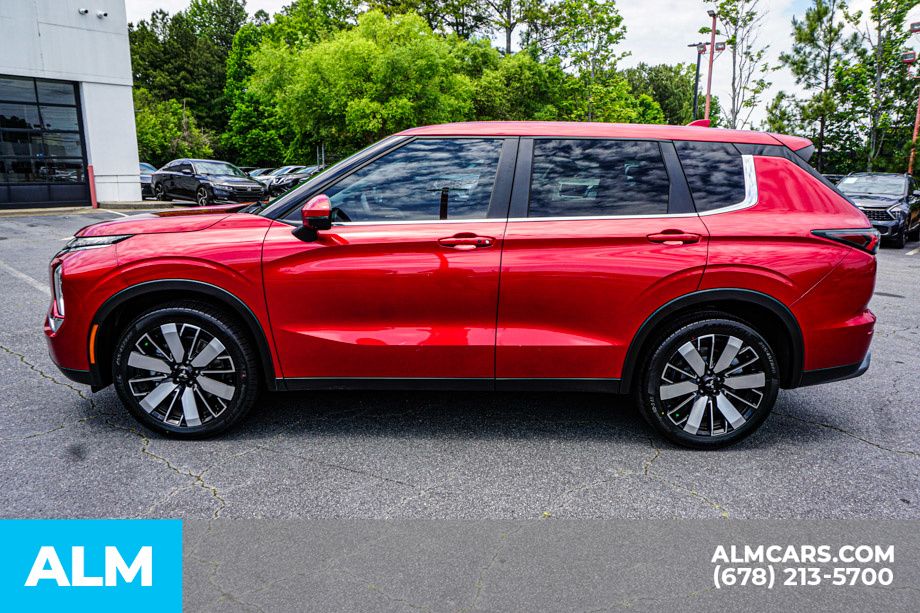 Used 2025 Red Mitsubishi SE image 7