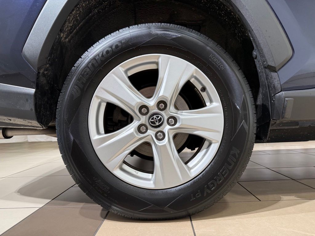 Thumbnail: 2020 Toyota RAV4 - 9
